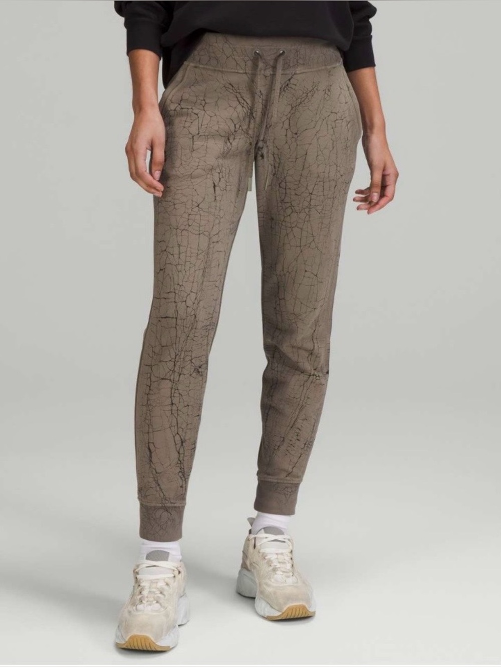 Lululemon Warm Down Jogger *7/8 Length
Thread Dye Rover Black and Tan, Size 8